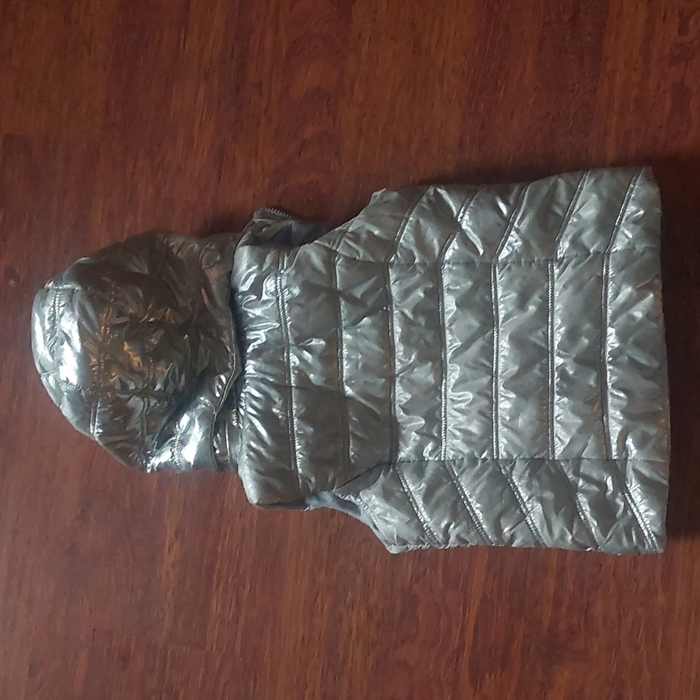 H&M vest - Picture 6 of 7
